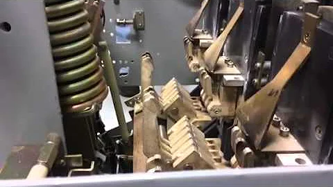 AKR-10F-75 , Slow Motion on a GE AKR Circuit breaker