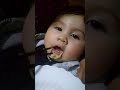 宝贝吃面条都这么可爱
