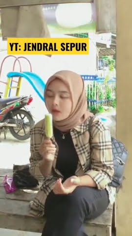 MAKAN ES KRIM • HIJAB CANTIK #shorts #trending #viral #escream #hijab #cantikalami