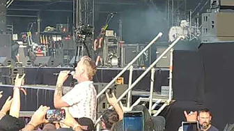 Queens Of The Stone Age - Josh Homme Sings In The Crowd - Hellfest 2024 Clisson thumbnail