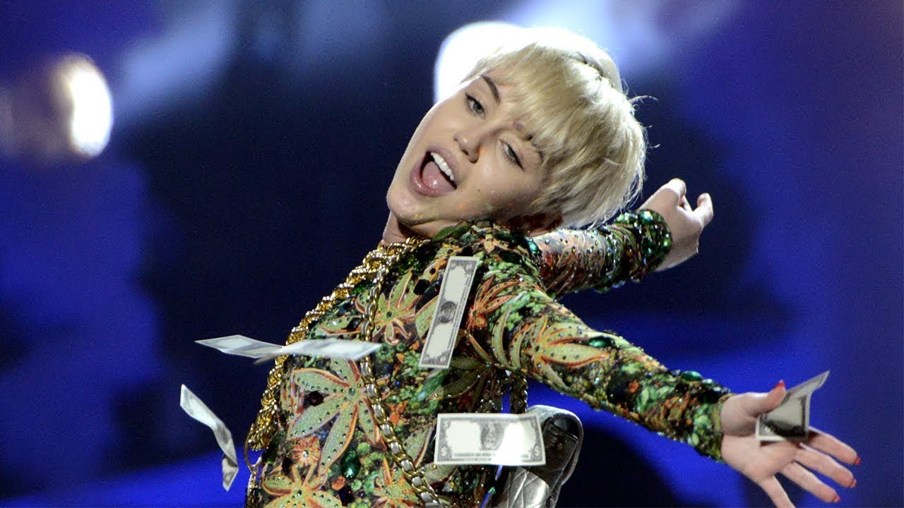 Miley cyrus doctor. Miley Cyrus. Miley Cyrus Bangerz Tour. Miley Cyrus Bangerz. Bangerz Майли Сайрус.