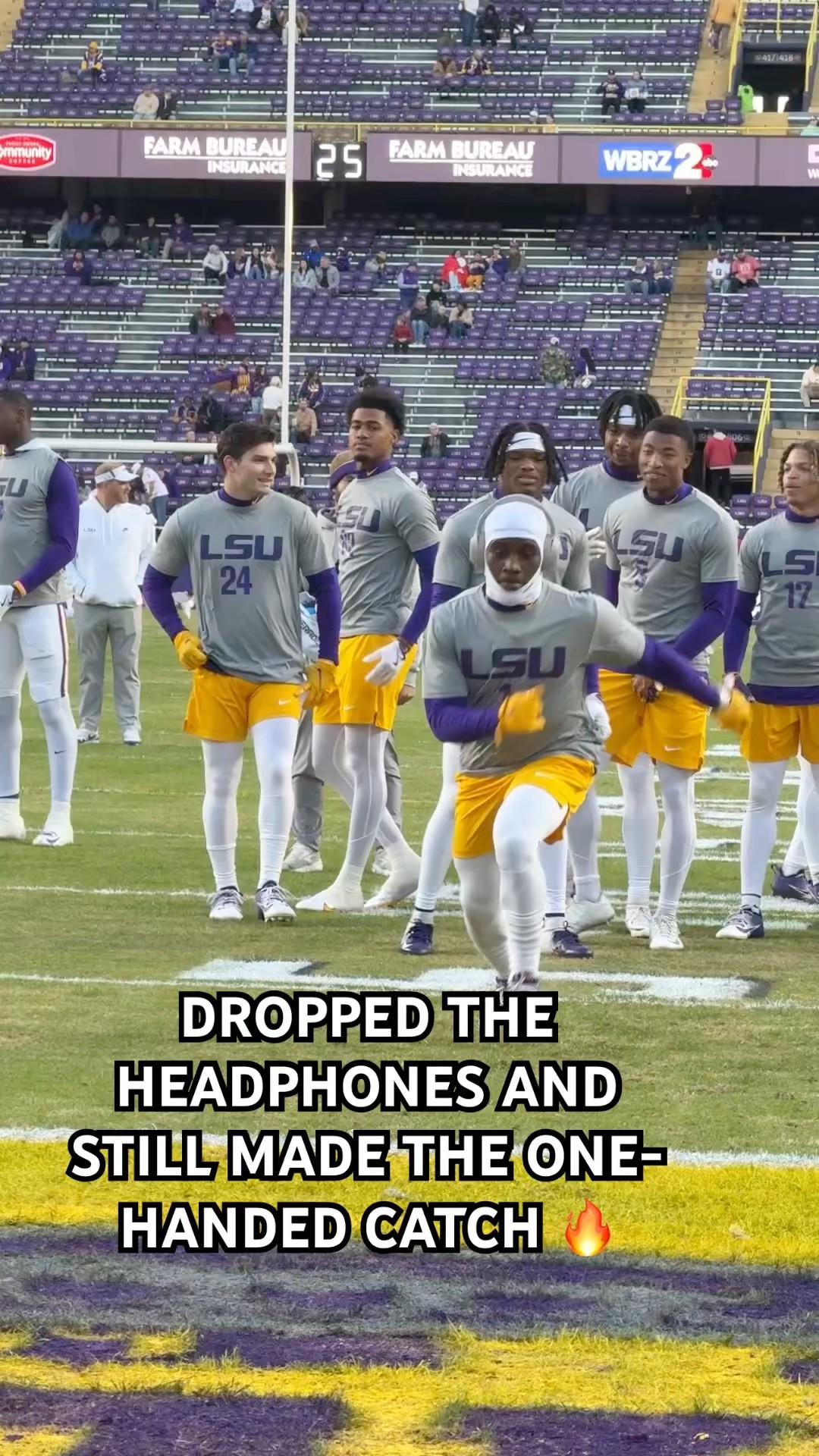 ONE-HANDED CATCH AFTER DROPPING HEADPHONES LSU FOOTBALL ?