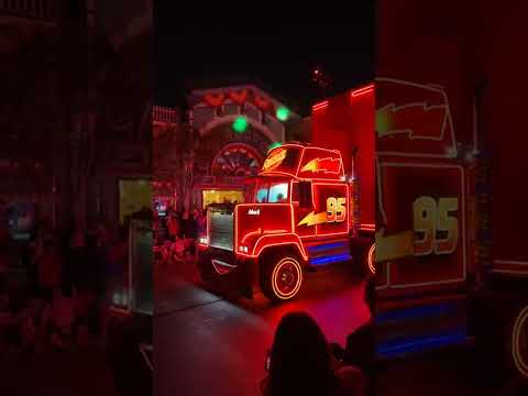 Disneyland’s Paint the Night Parade #Disneyland #PaintTheNight #Disneyland70