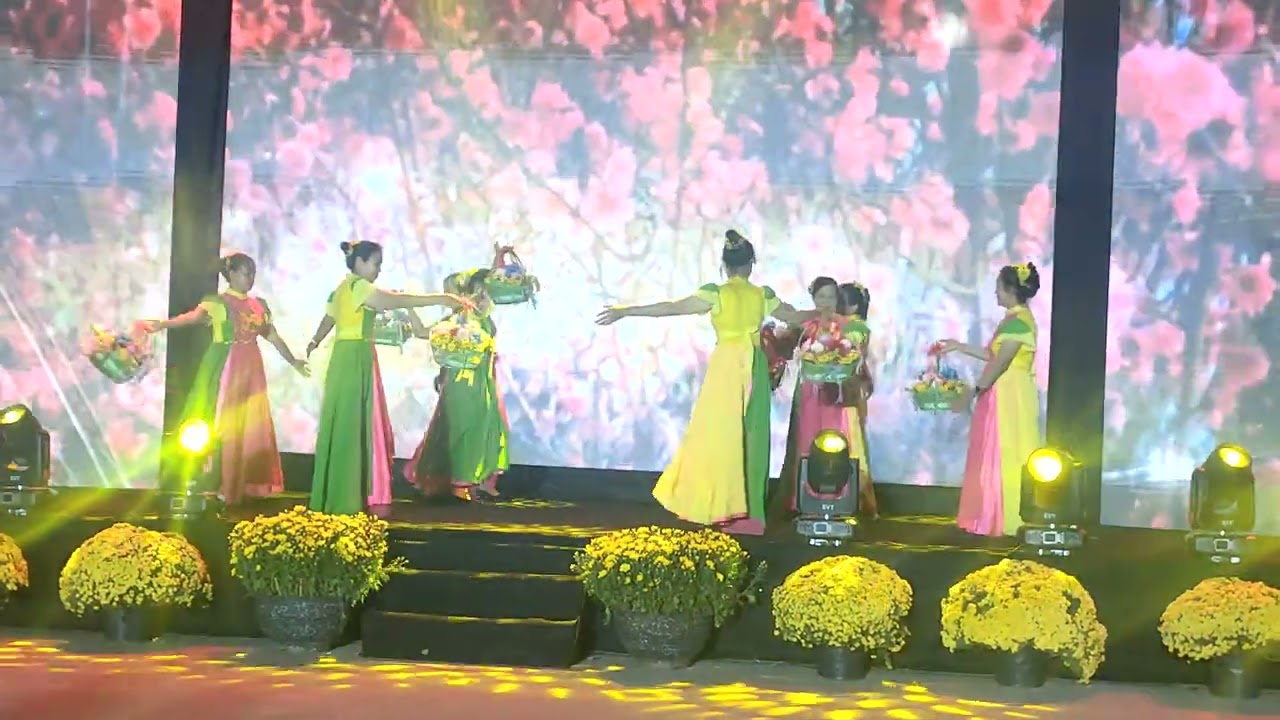 Múa :Mùa Xuân Đầu Tiên - CLB  LTH Nghĩa Tân 