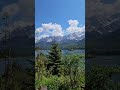 Auf dem Rundwanderweg um den Eibsee am Fuße der Zugspitze