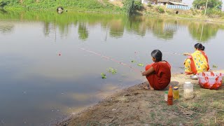 Fishing Video | village girls know very well which method use to get fish catching | big catfish