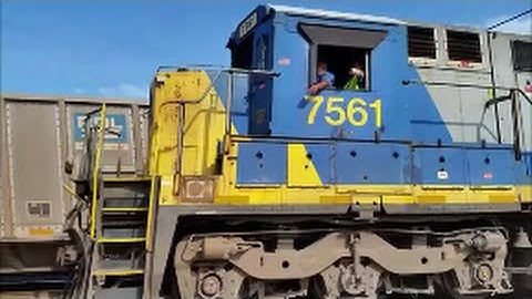 CSXT 7561 C40-8 & HLCX 7176 SD40-2 Leads W088-14 Headed NB & A Perfect Meet In Fay NC