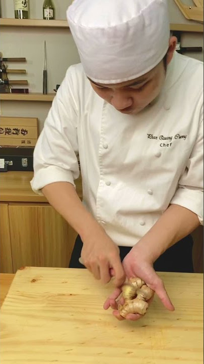 Bí Quyết Gọt Vỏ Gừng Cực Nhanh Mà An Toàn - Chef Hoshi Phan