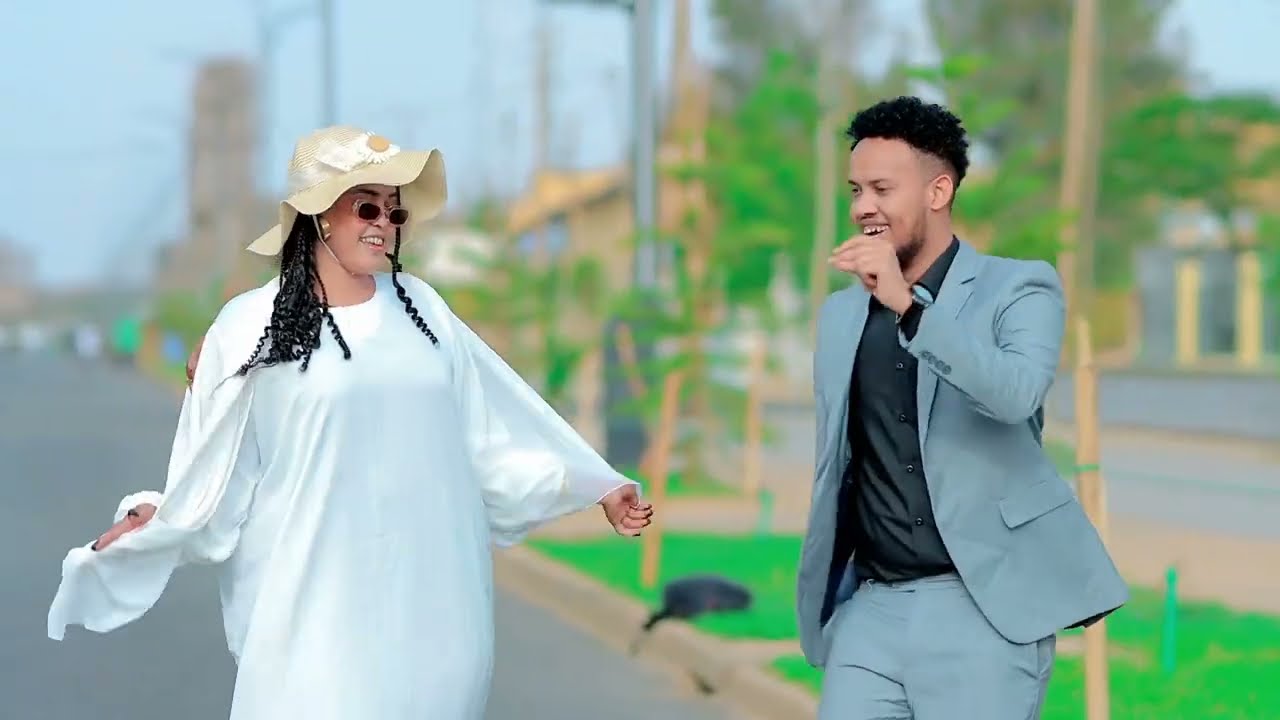 IDIL AYRUUSH FT ANWAR TOTTI DHAANTO CUSUB 