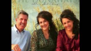 Nekracal som snad po hladine vod - The Dunaways