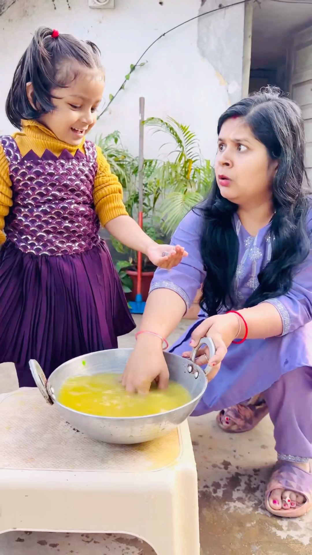 Tooktook aur mummy kiske liye lad rhe?