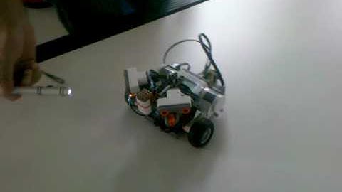 RobertaLAB | Braitenberg Vehikel 2a.mp4 |