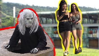 SCARY HALLOWEEN GHOST PRANK 👻 - AWESOME REACTIONS