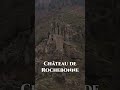 Un château perché face à la vallée… Rochebonne.