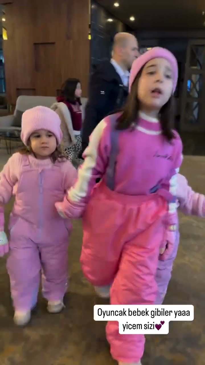 Oyuncak bebek gibiler ya yicem sizi ?