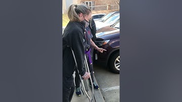 Descending Stairs: 3-1 Gait Pattern w/ Bilateral AD (crutches)