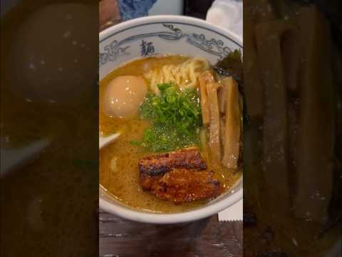 麵屋武藏-神山：中山人氣店家，招牌神山拉麵叉燒肉肥嫩夠味