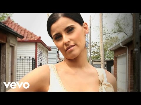 Music video by Nelly Furtado performing Bajo Otra Luz. (C) 2010 Nelstar Entertainment Inc.