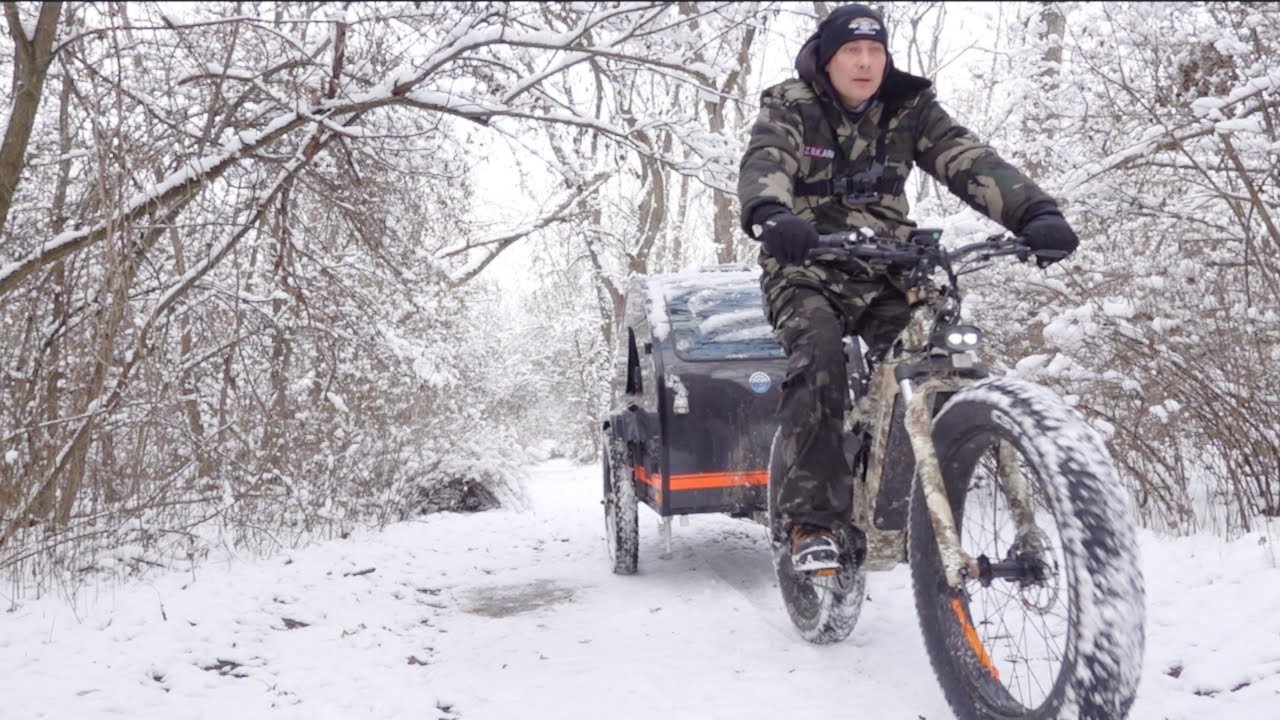 Wintertour mit dem Fahrrad Wohnwagen, Paddeln mit dem Packraft und eisige Temperaturen