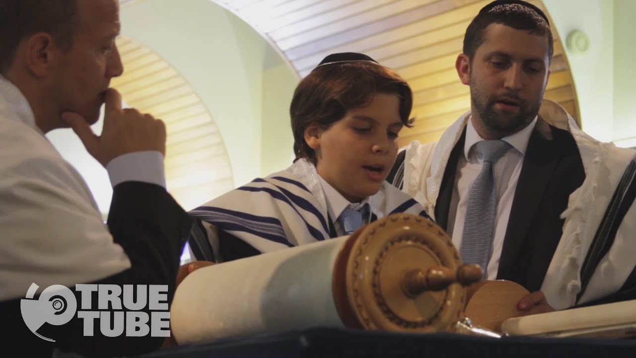 MORDECHAI SHAPIRO - Schar Mitzvah (Official Music Video) מרדכי שפירא - שכר מצוה