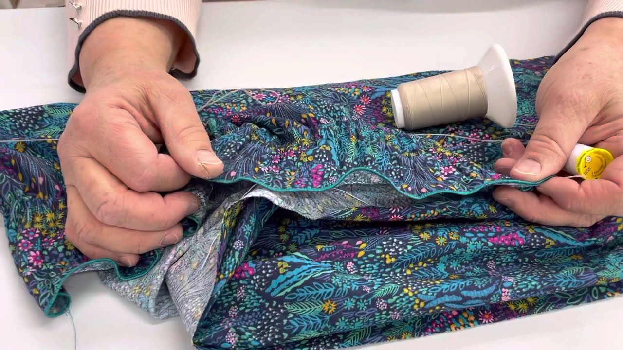 BERNINA L890 Demonstration of the chainstitch. University of Sewing