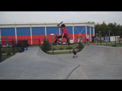 Видео: Тимур - трюки на самокате в гетто скейтпарке СК Вымпел г.Королев
