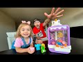 MINI MÁQUINA de PEGAR BICHINHO de PELÚCIA e BRINQUEDOS! Família Também Vloga
