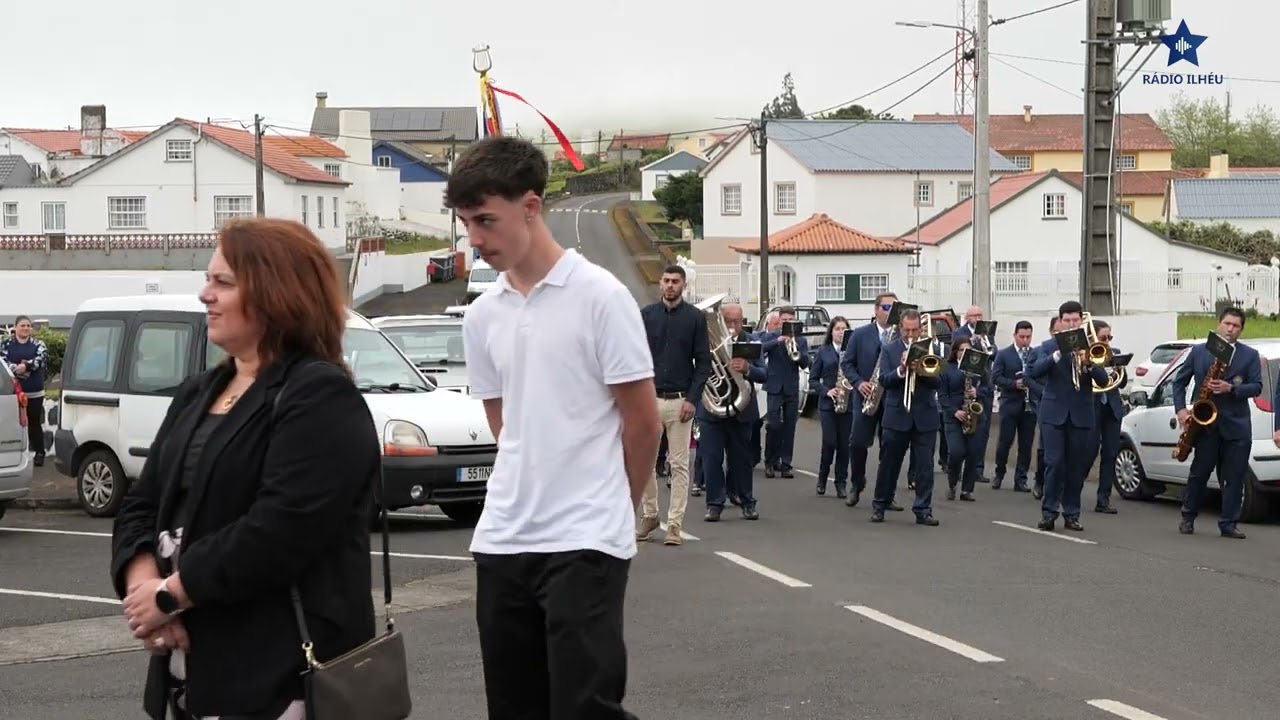#NortePequeno.  Coroação do Domingo de Pentecostes abrilhantada pela Recreio de São Lázaro