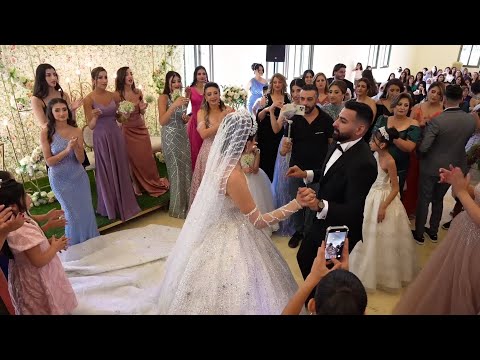 شوفو عريسا شو بيلبق الها Lebanese Wedding Lebanese Wedding Dress اعراس دبكة دبكة لبنانية Dabke 
