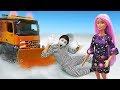 Barbie dolls & funny videos - Funny kids' show