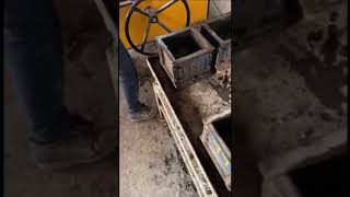 How fill or cast concrete cubes on Vibrating Table