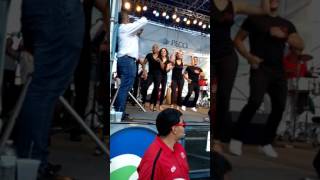 Estilo Dancers Having Fun With X-Adolescente