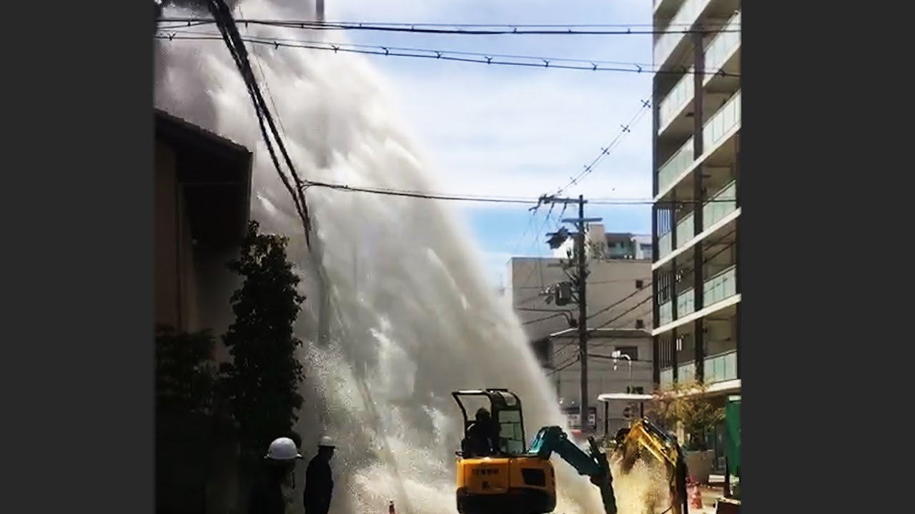 大阪の住宅街 高さ15mまで水噴出 水道局の工事中 朝日新聞デジタル