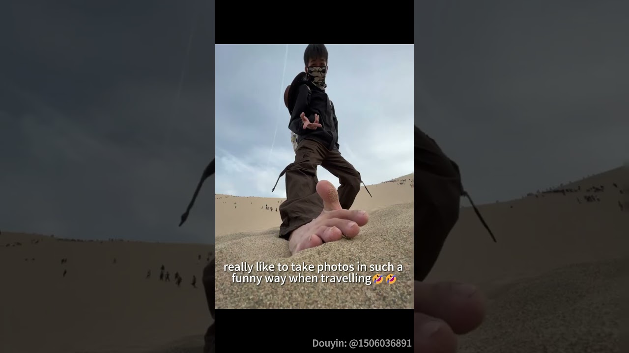 really like to take photos in such a funny way when travelling🤣🤣