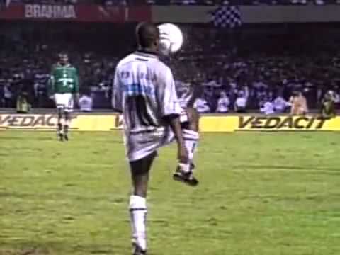 Corinthians sagra-se Campeão Paulista 99 com direito a embaixadinha de Edílson