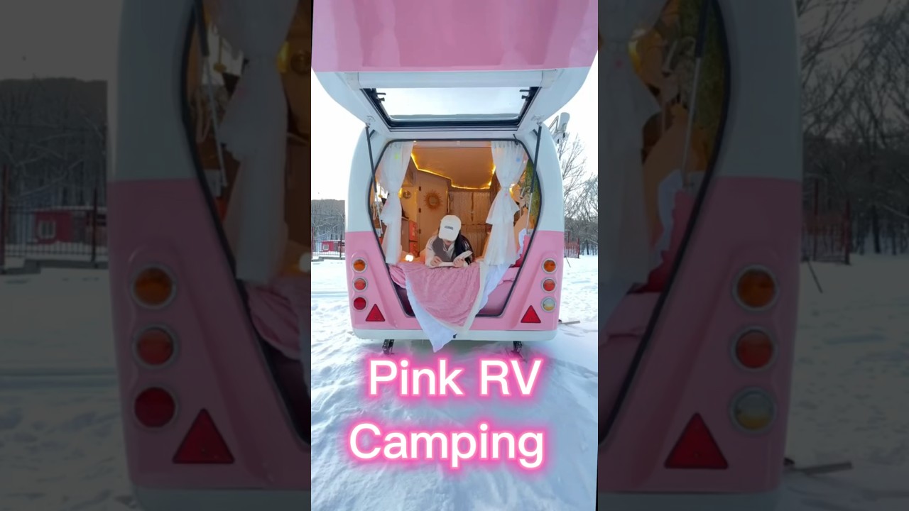 Pink RV Camping na neve 