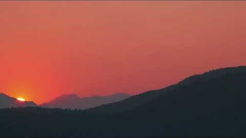 ما أجملها من تلاوة هادئة شجية تريح القلب