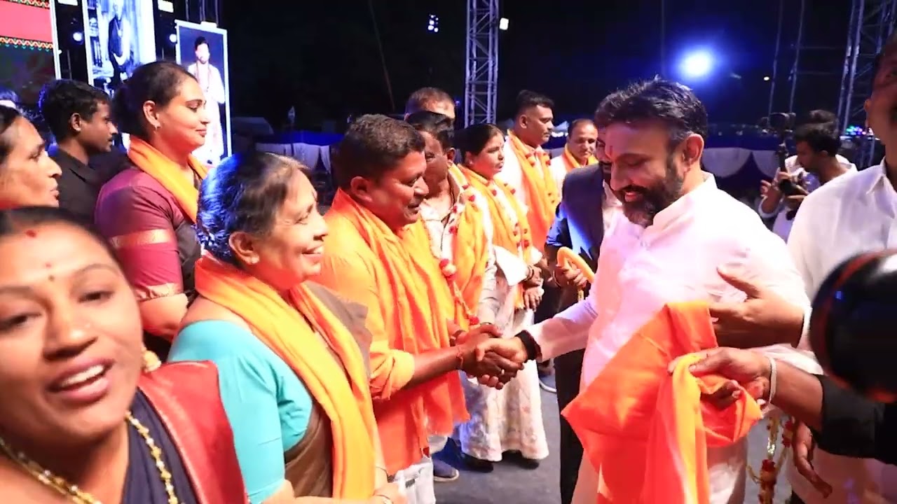 ದೊಡ್ಡಬಳ್ಳಾಪುರದಲ್ಲಿ ನಡೆದ ಸೀರೆ ಸಂತೆಯಲ್ಲಿ ಪಾಲ್ಗೊಂಡ ಸಂದರ್ಭ.