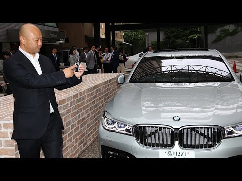 BMW 7 Series - Remote Control Parking Demonstration