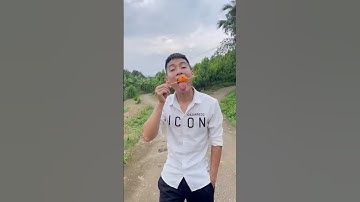 Cậu bé tốt bụng ăn kẹo xiên và cái kết hài hước #shorts # funny #comedy