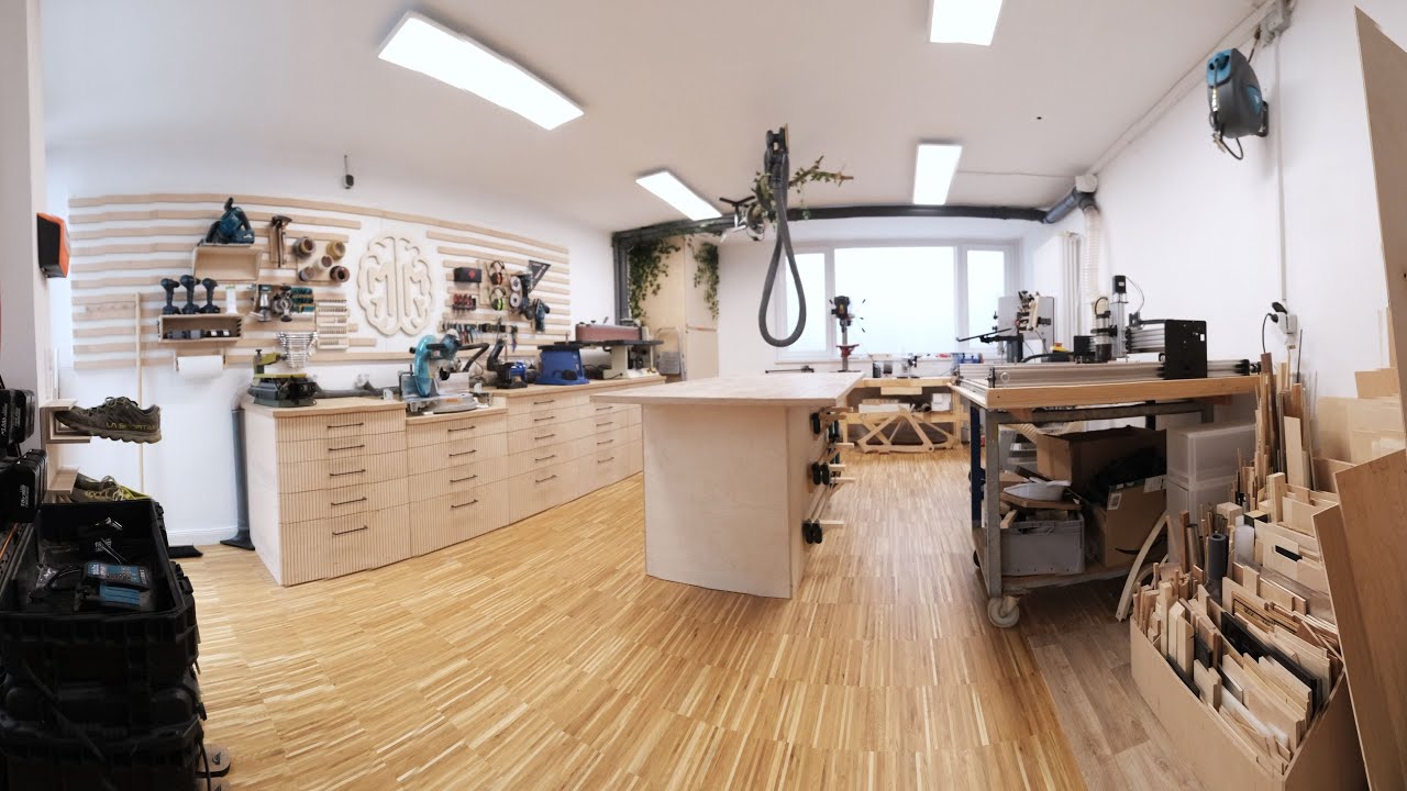 Timelapse of me building my dream workshop. - YouTube