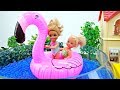 Видео для девочек - Штеффи и Челси чистят бассейн