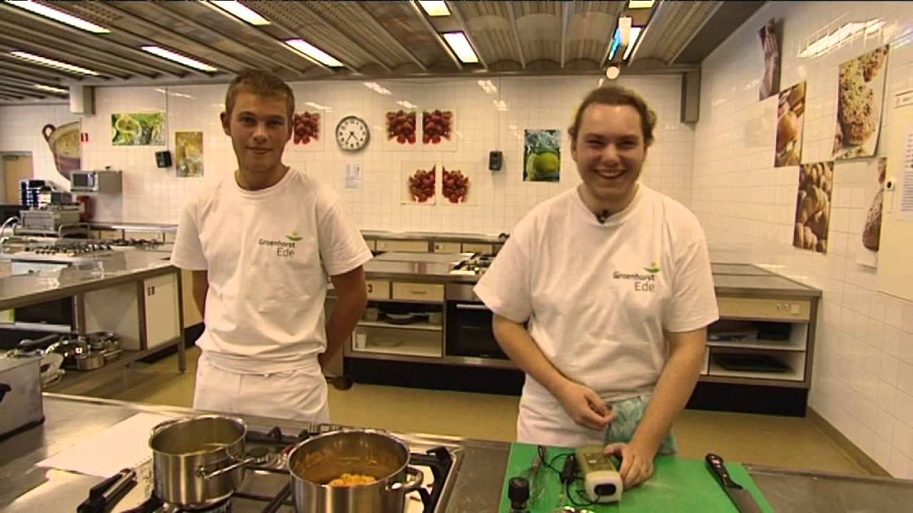 Jonge koks strijden tegen elkaar in de Jeunes Chefs Rôtisseurs Competition