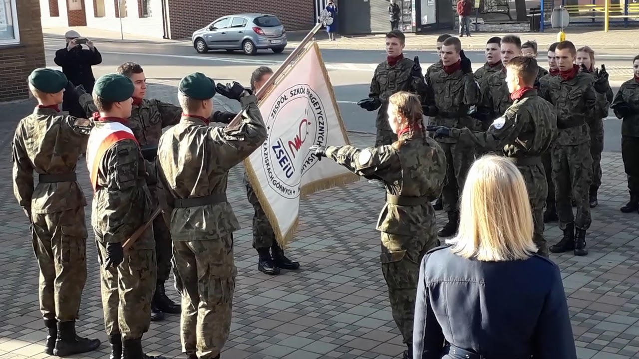 Uroczyste ślubowanie klasy mundurowej w ZSEiU w Łaziskach Górnych.