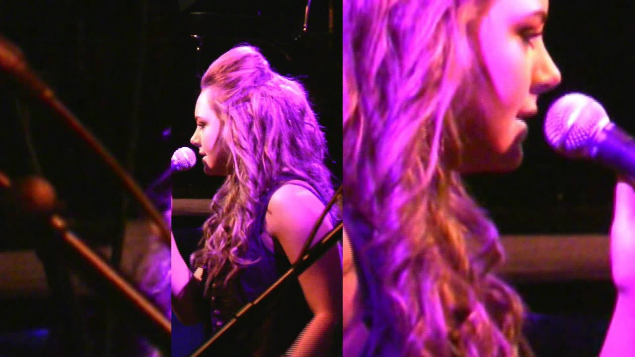 Aisling O'Reilly sings 