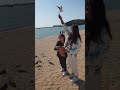 Дети модели Корея | Отдых на море | кормят чаек