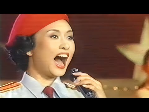 歌曲《军民团结向前进》彭丽媛1997年八一建军节文艺汇演演唱 #彭丽媛 #解放军 #音乐 #歌曲 #中国 #江泽民 #1997
