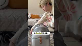 Who said you can't fit your cat in a backpack? 🎒🤔