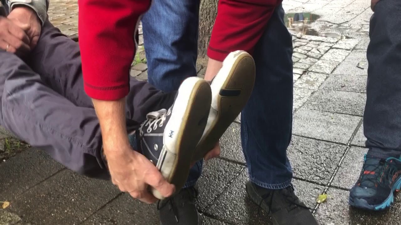 Paul Rapley pray for a man in Norway. His leg grew out at the street.