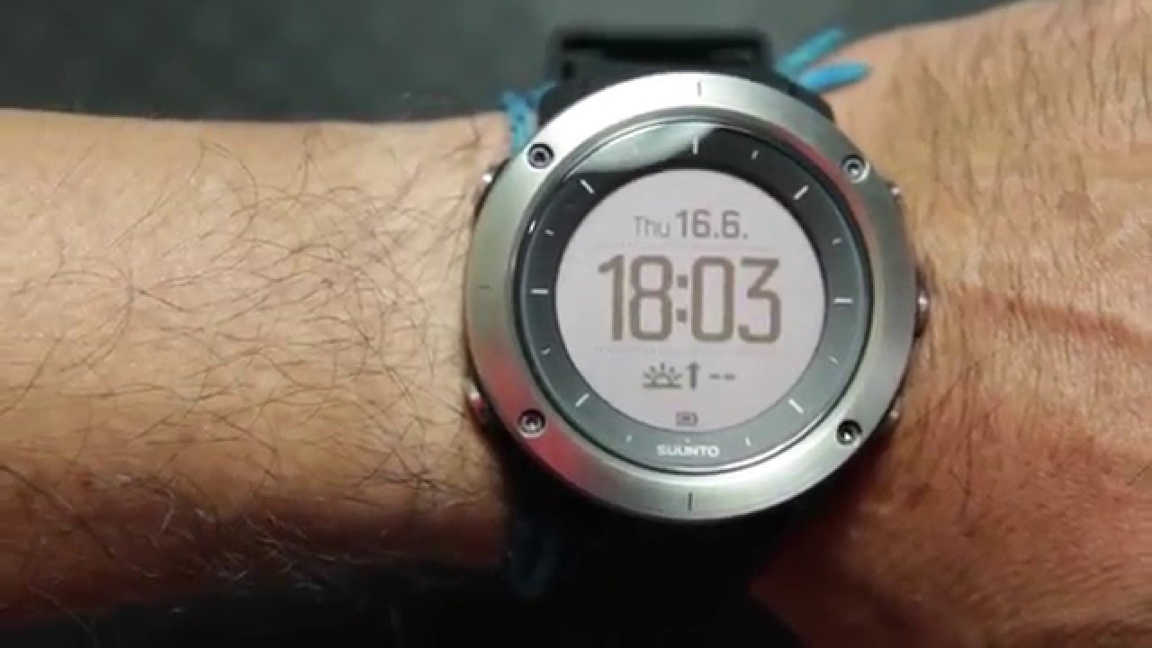 Suunto traverse black UNBOXING + LIGHT DEMO IN DARK